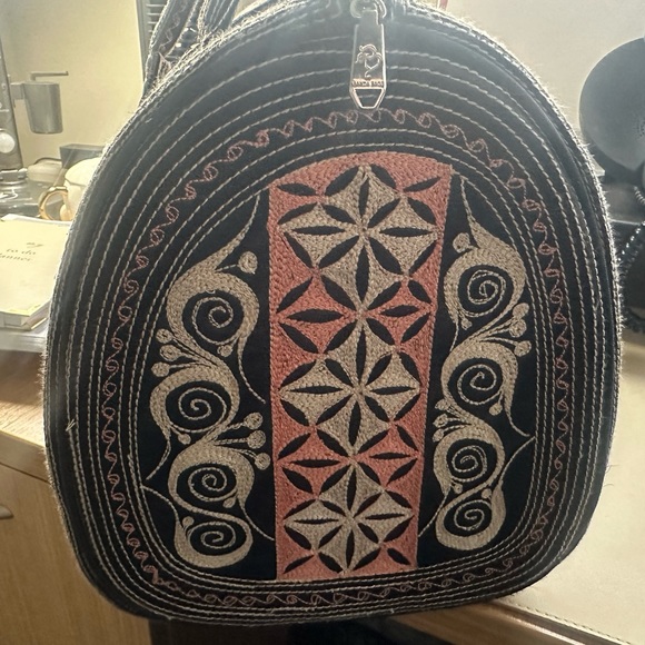 Banda Bag: Gusi Mini Weekender Bag - Picture 6 of 9